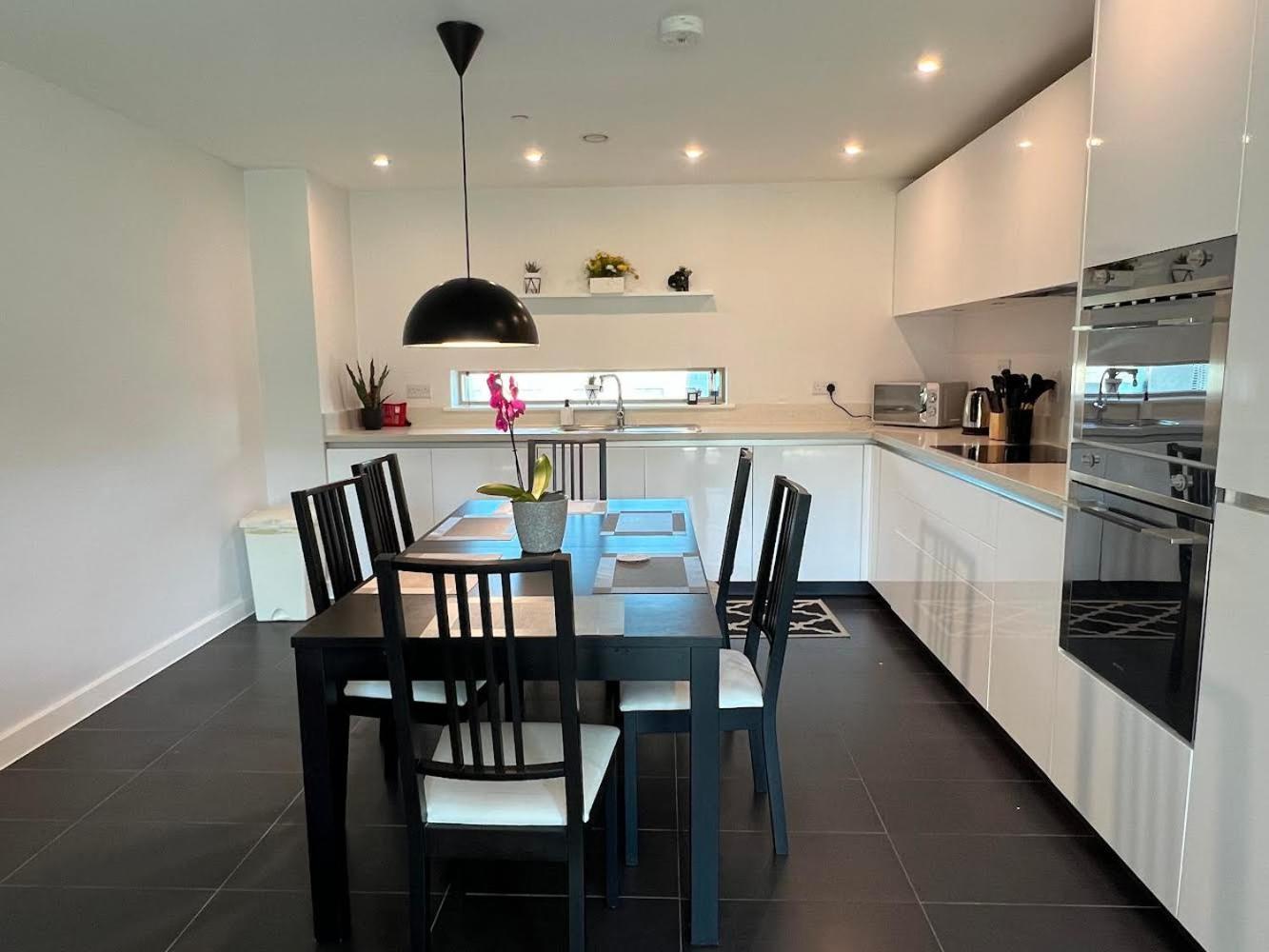 Cambridge Stays - Apartment At Addenbrooke Hospital And Bio Campus - Free Private Parking Zewnętrze zdjęcie